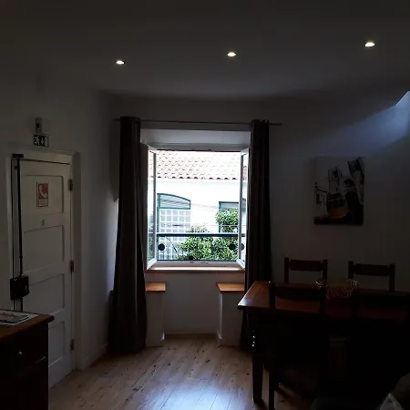 Apartment 5 Steps House